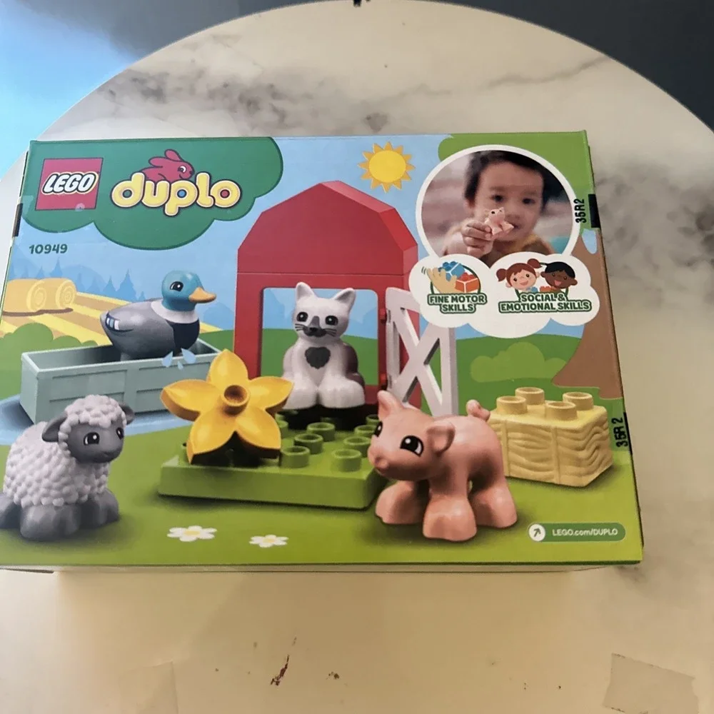LEGO DUPLO Farm Animal Care‎ 10949 Complete Set 11 Pieces Box